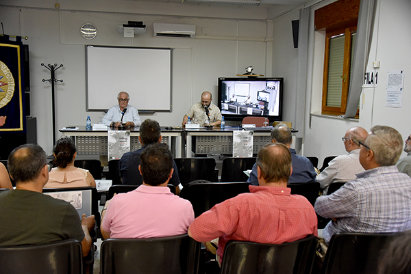 en la imagen aparecen de izquierda a derecha Bienvenido Martínez-Navarro Co-director del curso y José Manuel Maíllo Director del curso